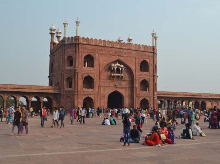  The Jama Masjid on a winter morning offers enough spiritual warm and the glory of the sunshine around makes this place a sought after destination for devotees and tourists alike. Photography : Kabir