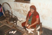 A lady using a spinning wheel to make coarse cotton thread/ Image:Pixabay