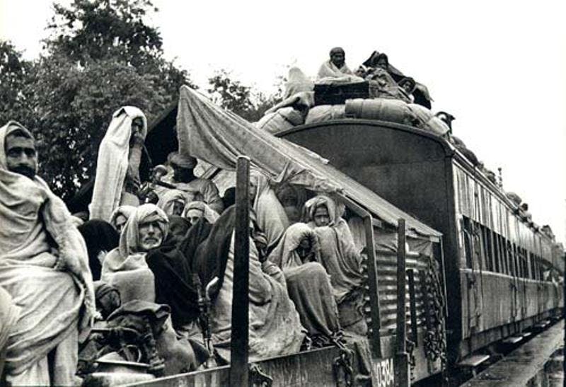 A_refugee_train_Punjab_1947