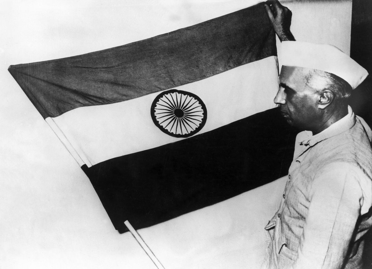 jawaharlal-nehru-presenting-the-national-flag-of-india-the-new-leam