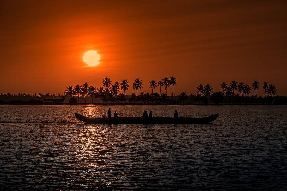 Sunset in Aleppay/kerala/Pixabay 