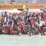 People taking a dip in the holy sangam at Prayagraj / Photo:Pixabay